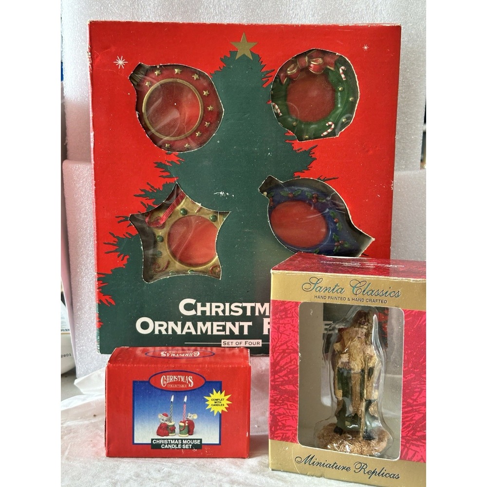 Vintage 1975 Christmas Ornament Frames Set Of 4 In Box Mouse Candle Set  Santa‎